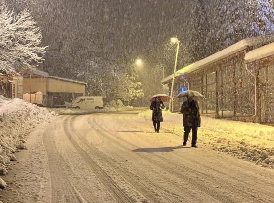 Malatya'da  kar nedeniyle motosikletlerin trafiğe çıkması yasaklandı; bazı personeller de izinli olacak