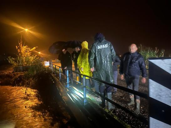 'Sarı kod'la uyarılan Antalya'da kuvvetli yağış etkisi (2)