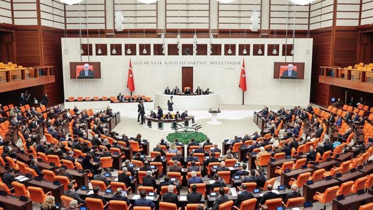 En düşük emekli aylığı teklifi, TBMM Genel Kurulu'nda kabul edildi