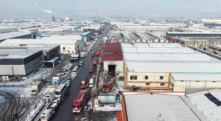 Kayseri’de mobilya fabrikasında yangın