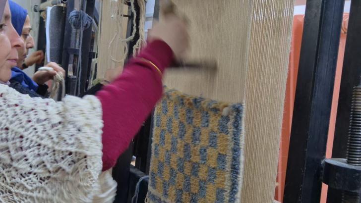 Halı dokuma geleneği Halk Eğitim Merkezi'nde yaşatılıyor