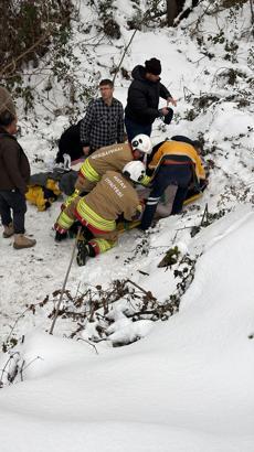 Hatay’da otomobil, köprüden dereye düştü; 5 yaralı