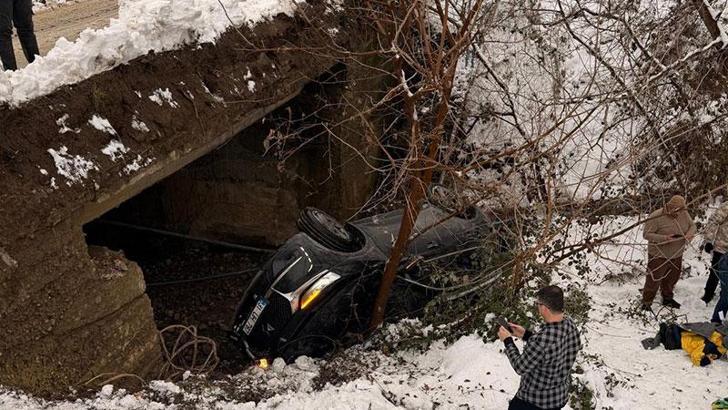 Hatay’da otomobil, köprüden dereye düştü; 5 yaralı