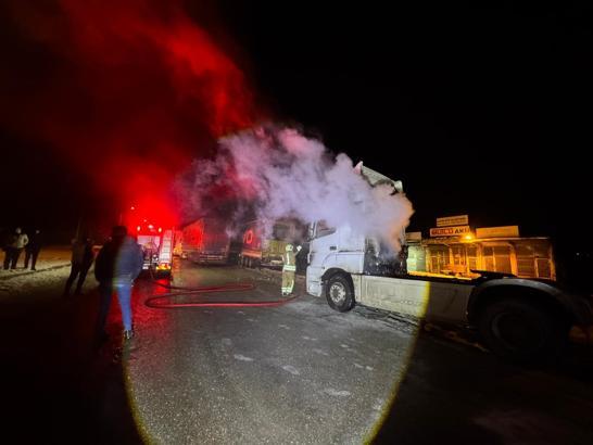 Şırnak’ta seyir halindeki TIR’da yangın