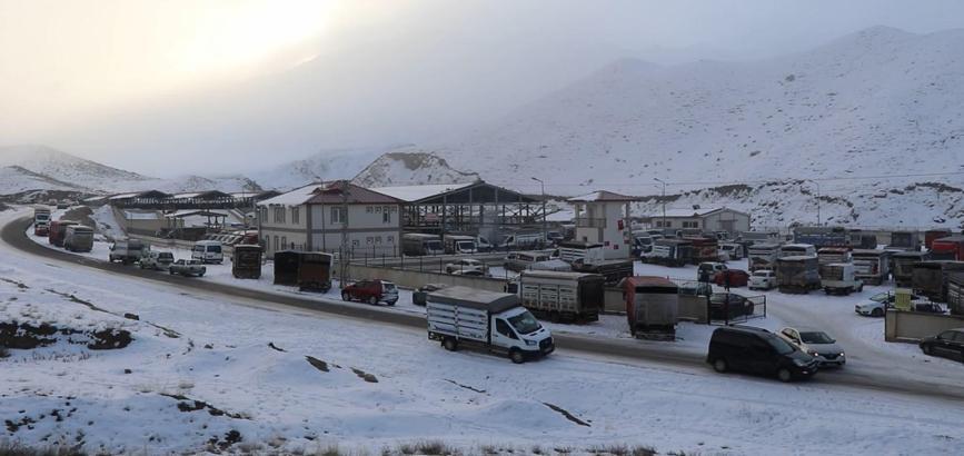 Oltu Canlı Hayvan Pazarı, eksi 15 derecede kapılarını açtı