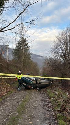 Devrilen otomobilin sürücüsü öldü