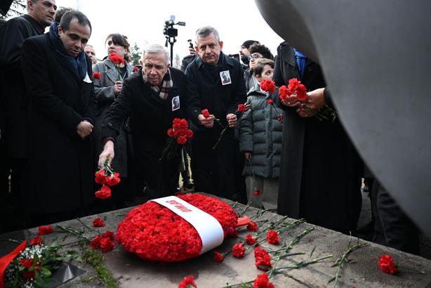 Gazeteci Uğur Mumcu, bombalı saldırıya uğradığı sokakta anıldı