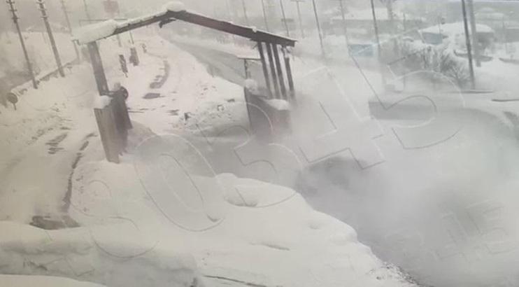 Bitlis'te 4 polisin yaralandığı kaza kamerada