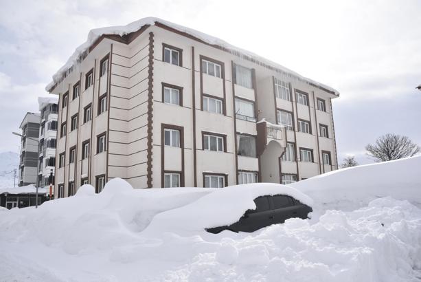 Bitlis'te karla mücadele çalışmaları aralıksız sürüyor