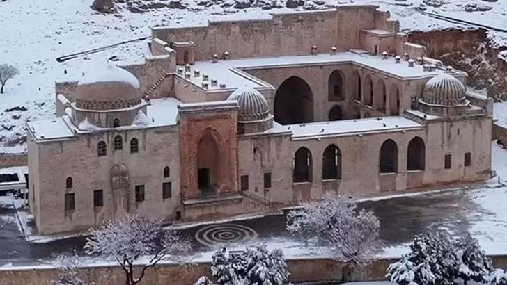 Karla kaplı Kasımiye Medresesi, dronla görüntülendi