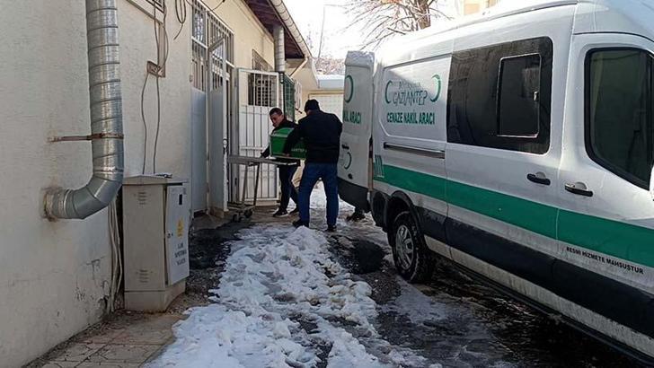 Alacak meselesi nedeniyle arkadaşı tarafından otomobilde tabancayla öldürüldü