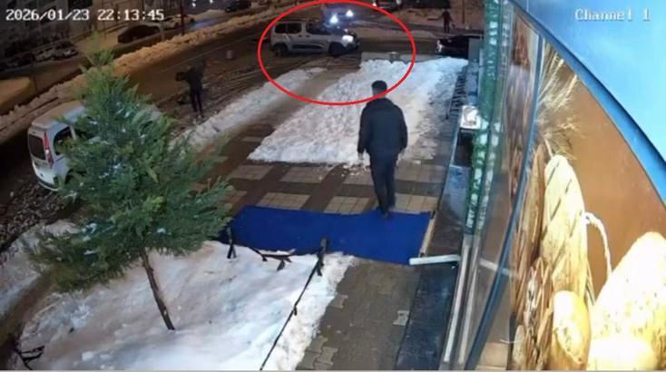 Diyarbakır’da 4 aracın karıştığı kaza kamerada