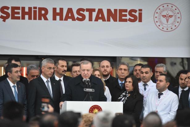 Cumhurbaşkanı Erdoğan: Ne emekli umurlarında ne maaş yerine harçlık verdikleri işçiler (2)