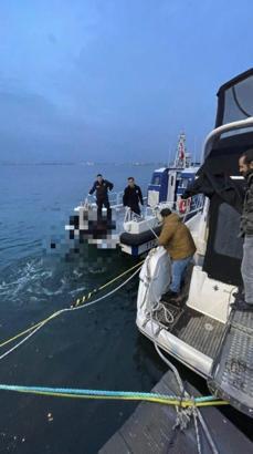 Balıkçılar, denizde dalgıç kıyafetli erkek cesedi buldu