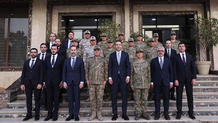 Bakan Bayraktar, Trablus’ta Libya Görev Grubu Komutanlığı’nı ziyaret etti