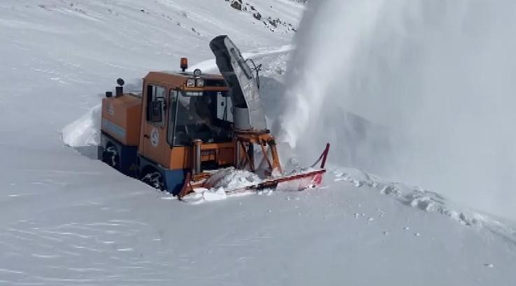 Türkiye’nin en yüksek rakımlı mahallesinin yolu ulaşıma açıldı