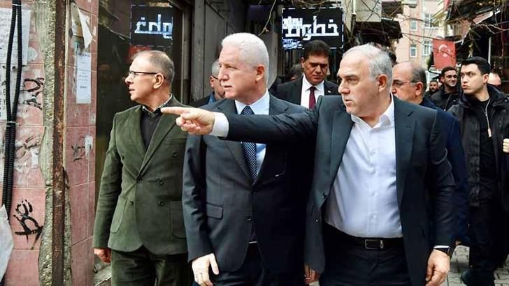 Vali Gül, Yadigar Projesi kapsamında restore edilmesi planlanan Şekerci Han’da incelemelerde bulundu