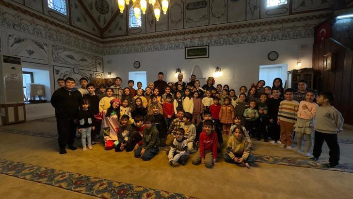 Samsun'da sömestr tatilinde çocuklar camide eğlendi