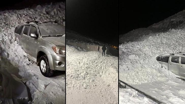 Çatak’ta düşen çığda park halindeki araç kar altında kaldı