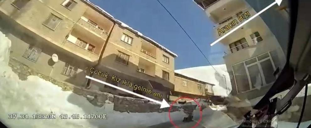 Kızakla kayarken halk otobüsünün altında kalan Lezgin öldü