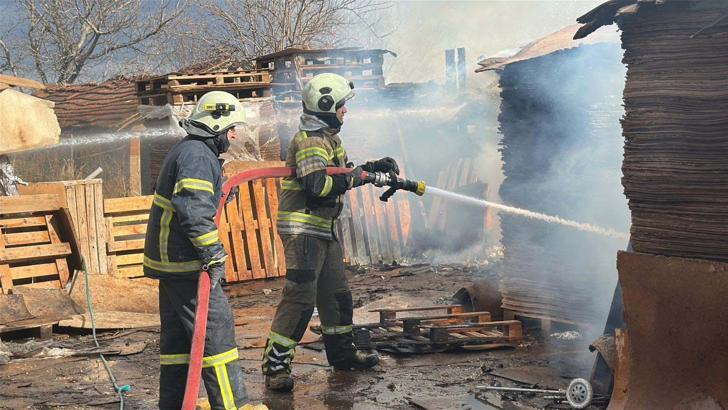 Sobadan çıkan yangını itfaiye söndürdü