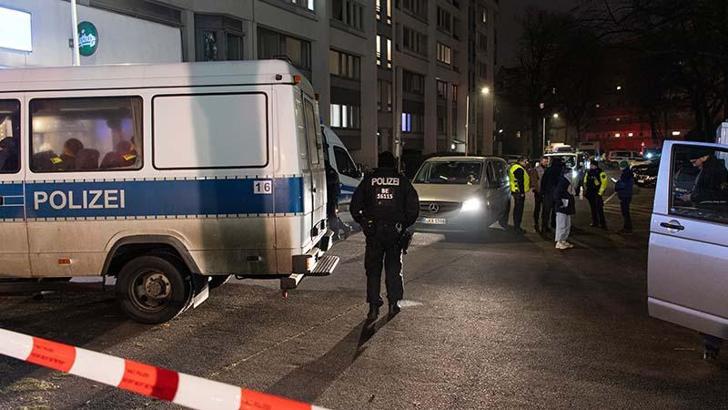 Almanya’da silahlı saldırı: 5 yaralı