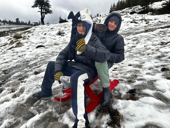 Erdemli’de çocukların kar sevinci