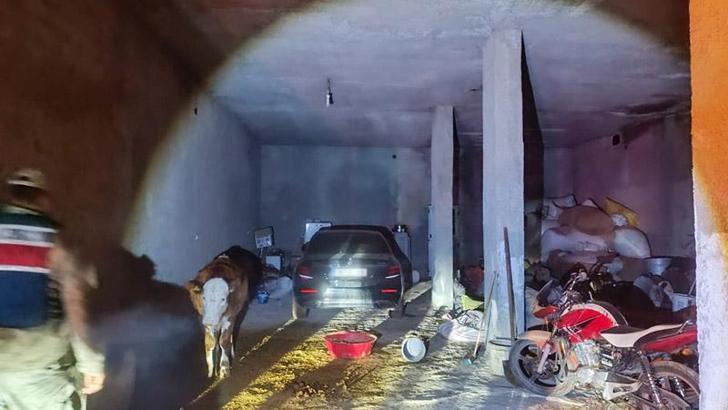 Çalınan otomobil ahırda bulundu