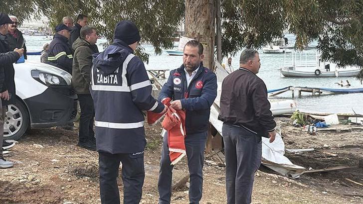 Yıkımda teknenin altından Türk bayrağı çıktı, işlem durduruldu