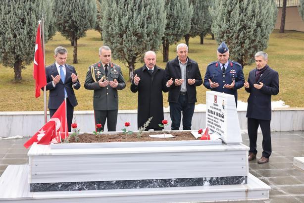 Azerbaycan Askeri Ataşesi'nden şehit ailesine ziyaret