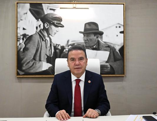 Muhittin Böcek, Ali Mahir Başarır'a hediye edeceğini söyleyip daire istemiş