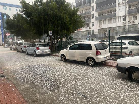 Silifke’de dolu yağışı etkili oldu