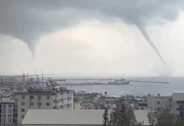 Silifke açıklarında oluşan 2 hortum kamerada