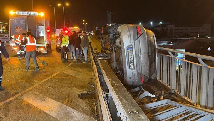 Avcılar'da otomobil bariyerin yanındaki yaya yoluna düştü: 2 yaralı