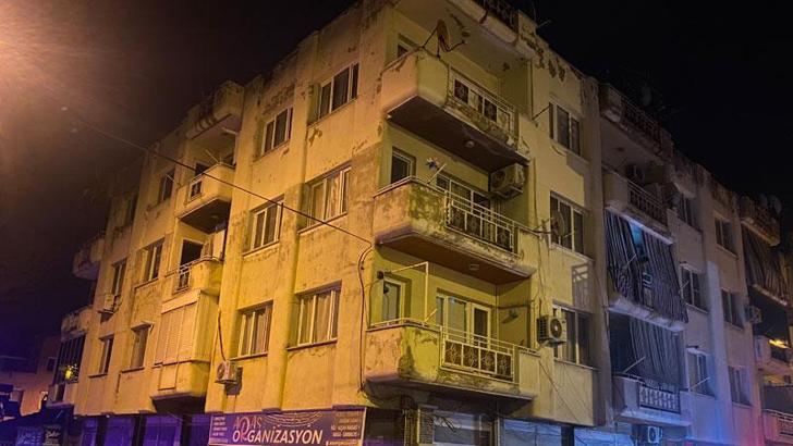 Manisa’da 4 katlı binada yangın