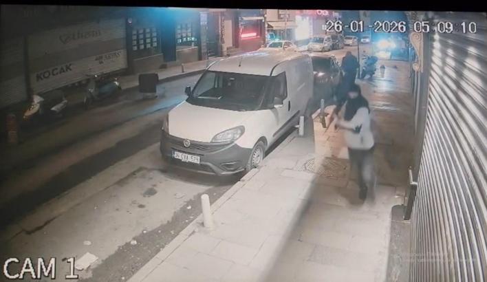 İstanbul - Kağıthane'de caddede kalaşnikoflu saldırı kamerada; 'İşi dayı lakaplı kişiden aldım'