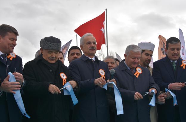 Bakan Uraloğlu: Bölünmüş yol ağımızı, 30 bin kilometrenin üzerine çıkarmanın gururunu yaşıyoruz