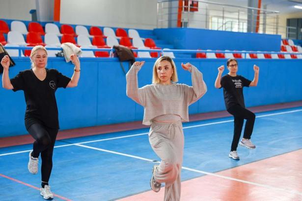 Yunusemre'de Manisa yöresine ait geleneksel halk oyunları kursu