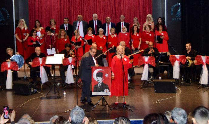 Antalyalı türkülerle ısındı