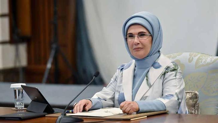 Emine Erdoğan'dan Fransa'daki 'Türkiye Dokuma Atlası-Kumaşın Hafızası' sergisine ilişkin paylaşım