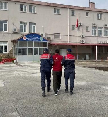 Aydın'da 25 yıl 3 ay hapis cezası ile aranan firari hükümlü yakalandı