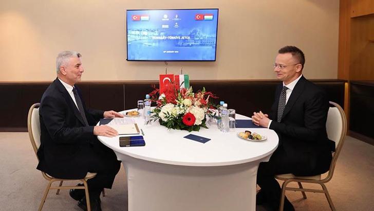 Bakan Bolat, Macaristan Dışişleri ve Ticaret Bakanı Szijjarto ile görüştü