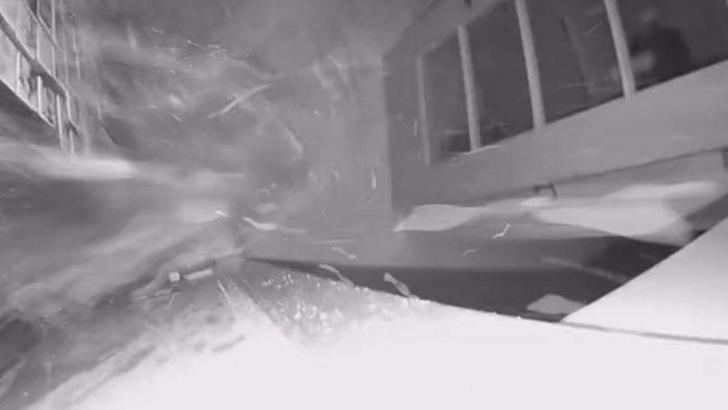 Bursa'da yeni bir binadaki dairenin tavanı çöktü; o anlar kamerada