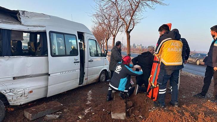 Minibüs ağaca çarptı: 7 yaralı