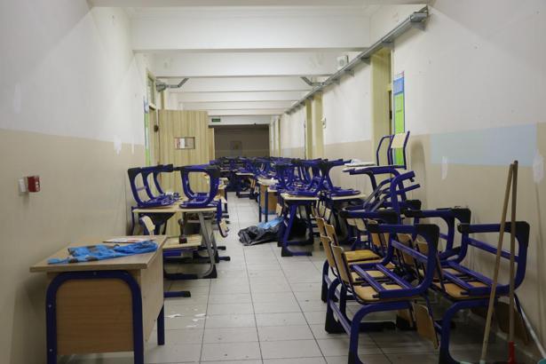 Yükümlüler, okulu boyayıp sömestir sonrası eğitim dönemine hazırladı