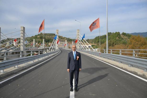 Bakan Uraloğlu: Bölünmüş yol uzunluğumuz, Dünya'nın çevresinin 4'te 3'üne ulaştı