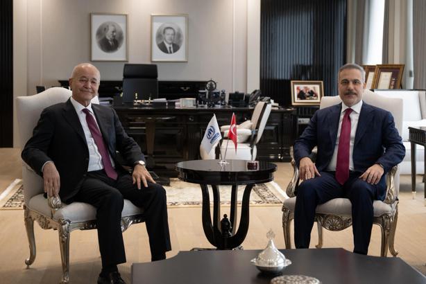 Bakan Fidan, BM Mülteciler Yüksek Komiseri Salih ile görüştü