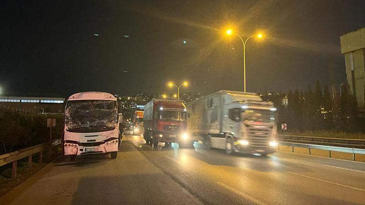 TEM Kocaeli geçişinde servis minibüsü ile TIR çarpıştı; 6 yaralı
