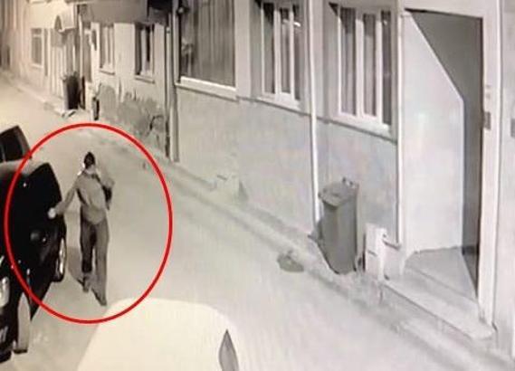 Kesici aletle 5 araca zarar verdi; olay kamerada