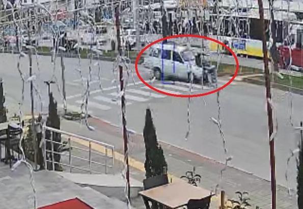 Otomobilin yayaya çarptığı kaza kamerada